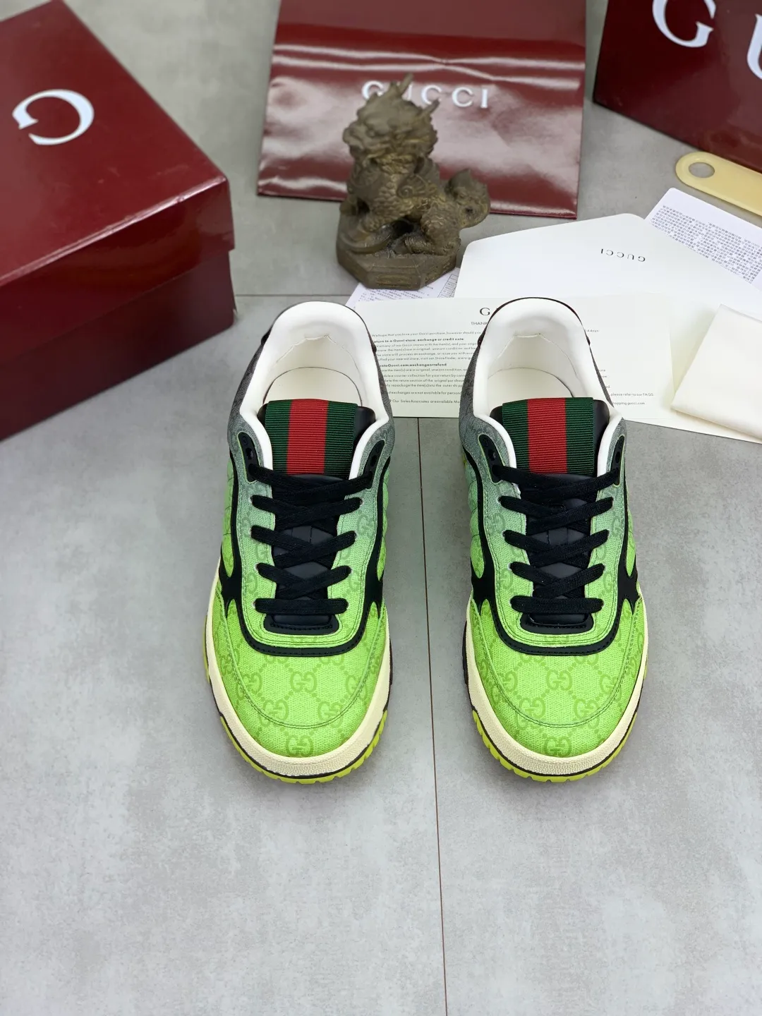 Men's men's shoes 💰P542 new Gucci Gucci couple 🧑‍🤝‍🧑 autumn and winter low-end catwalk casual sneakers, top version! Oil edge craftsmanship. New model for early spring, creating a perfect style, cool and sassy, ​​c-position fashionable wear, classic shoe style with retro and futuristic feel, showing exquisite texture! Open mold to customize high-density outsole. Comes fully packaged. Code number: 40-45 Fabric: Imported calfskin punching Lining: Imported original sheepskin lining